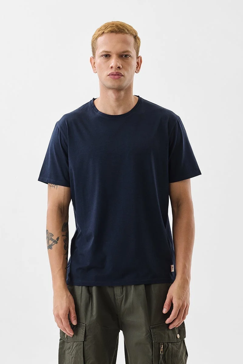 سنيتش تيشيرت كحلي بقصة ضيقة ومرونة