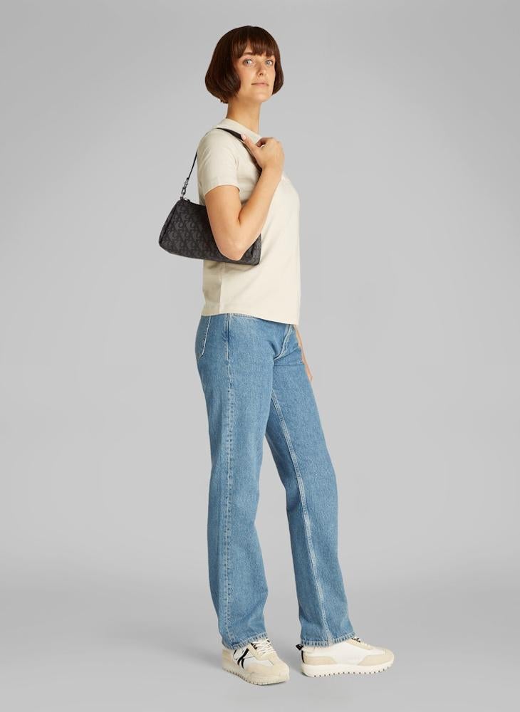 كالفن كلاين جينز حقيبة كتف بسحاب وتفاصيل شعار - Image 2