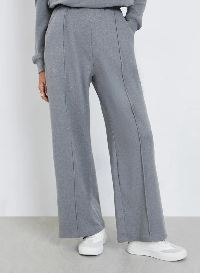 ستايلي جوغر بأرجل واسعة سادة