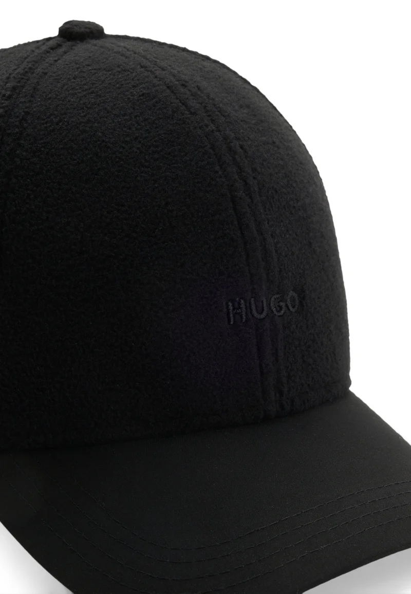 HUGO Fleece cap with embroidered logo
