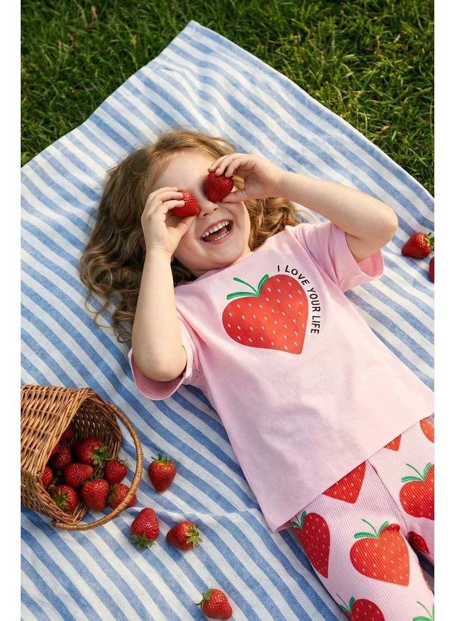 زوزونگا طقم بنطلون ليجنس للفتاة مطبوع بطبعات Strawberry Love – بنقشة الفراولة الورديّة.