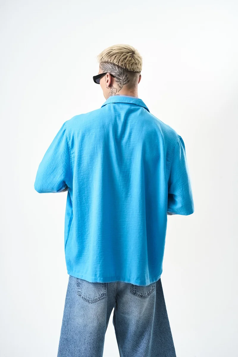 ريسباير قميص رجالي من الكتان مقاس كبير (Oversize) مطرز بنقشة متعرجة (Zigzag)، أزرق