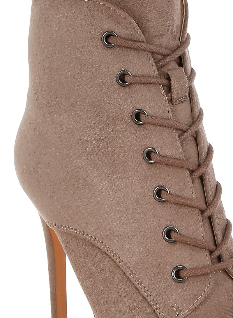 لندن راج حذاء نسائي بكعب عالٍ برباط من ماركة لندن راج باللون الرمادي المائل للبني. - Image 4