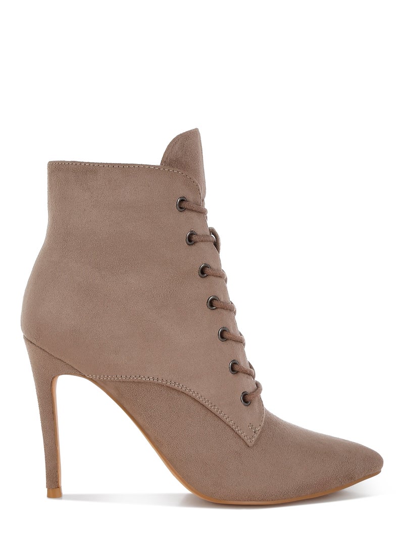 لندن راج حذاء نسائي بكعب عالٍ برباط من ماركة لندن راج باللون الرمادي المائل للبني. - Image 1