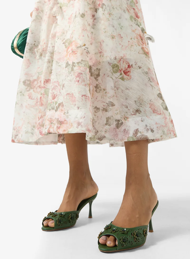 خزانة صنادل بكعب