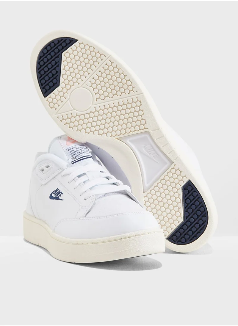 Nike Grandstand II