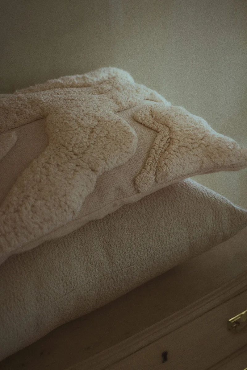 اتش اند ام غطاء وسادة قطني مزخرف