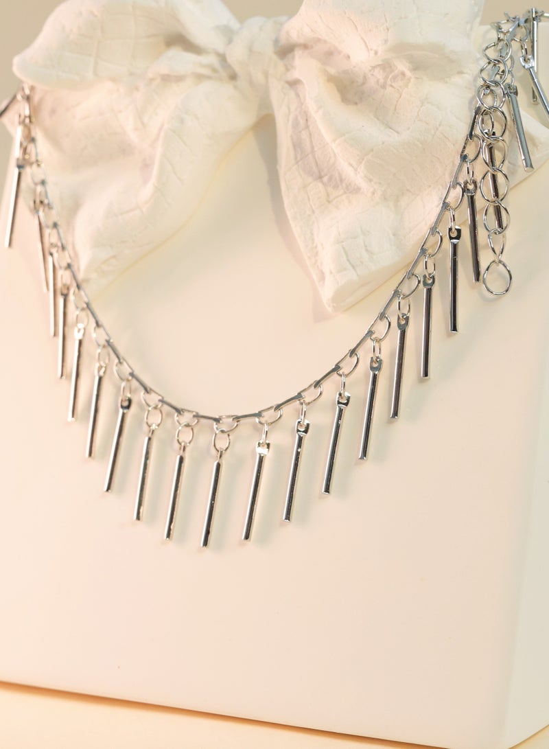 Fashionable and versatile tassel necklace for women, suitable for a variety of occasions.