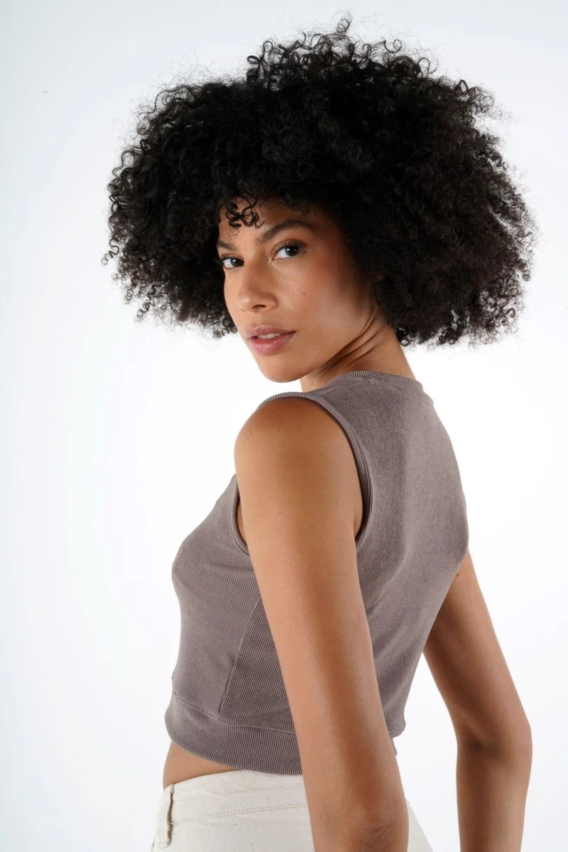 Alexander Gardi Crew Neck Sleeveless Ribbed Crop T-Shirt (B24-00219)