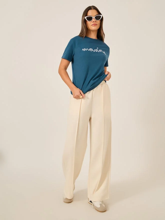 ستايلي تيشيرت مطرز ثلاثي الأبعاد بأكمام قصيرة وقصة عادية