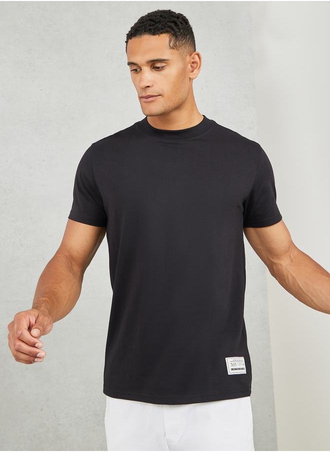 Badge Detail Mock Neck Regular Fit T-Shirt - pzsku/ZB4E3EFFD20A00A64FBD0Z/45/_/1723636383/04ca33a9-3a7e-4821-8645-b694992bacb3