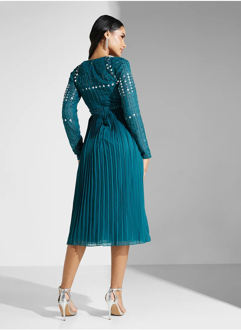 Amelia Rose V-Neck Embellished Mesh Detailed Dress