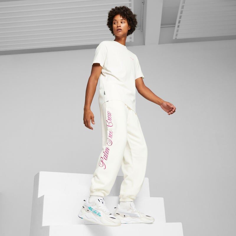 بوما تيشيرت مزين برسومات PUMA x PALM Tree Crew للرجال - Image 3