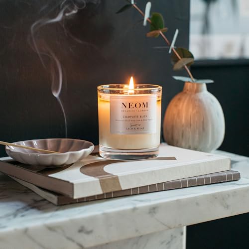 NEOM- Complete Bliss Scented Candle, 1 Wick | Blush Rose, Lime & Black Pepper | Essential Oil Aromatherapy Candle | Scent to De-Stress - Image 4