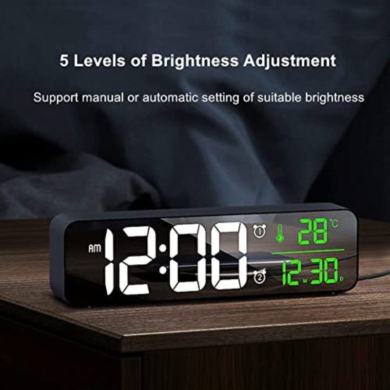 ساعة منبه رقمية كبيرة مزودة بشاشة LED مع إضاءة تلقائية، تصميم عصري وأنيق لديكور المنزل والمكتب، تشمل عرض التاريخ ودرجة الحرارة، سهلة القراءة، ضبط السطوع، ساعة أنيقة ووظيفية - Image 4