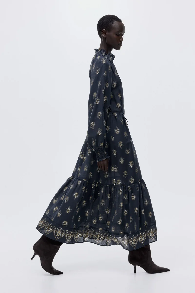 اتش اند ام فستان بتفاصيل ثنيات