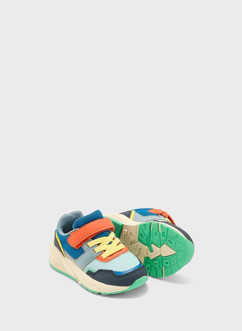 Marks & Spencer Kids' FreshfeetÃ¢â€žÂ¢ Colour Block Trainers (4 Small  - Image 3