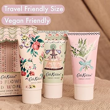 Cath Kidston كريم يد كاث كيدستون 30 مل × 3 غني بزبدة الشيا والجلسرين والزيوت الأساسية ثلاث عطور حجم سفر وصديق للنباتات مجموعة هدايا تجميلية لها مجموعة الزهور البرية والنساء البرية - Image 5