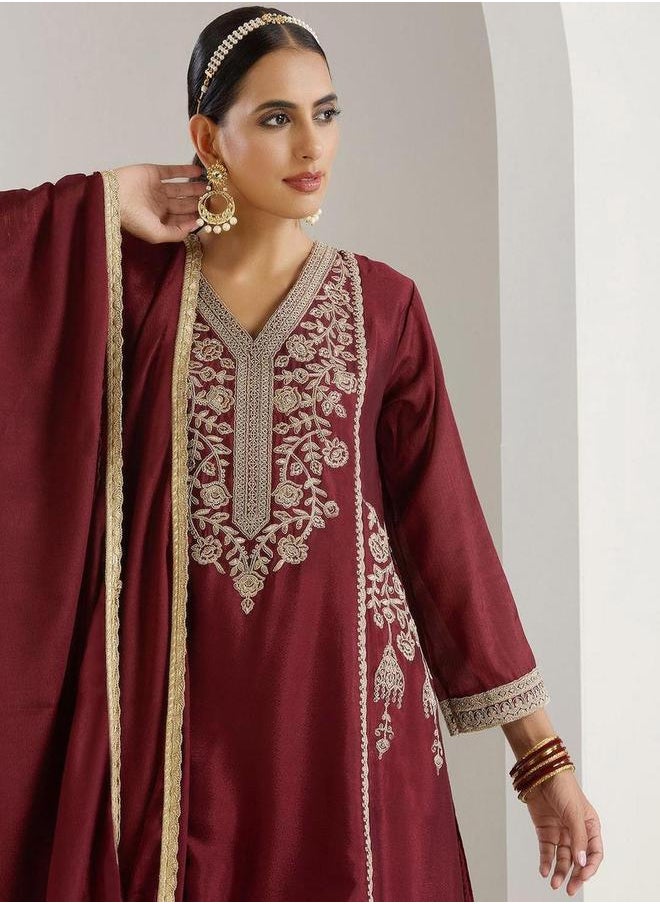 ISHIN Embroidered V-Neck Kurta and Sharara with Dupatta Set by Styli  - Image 2
