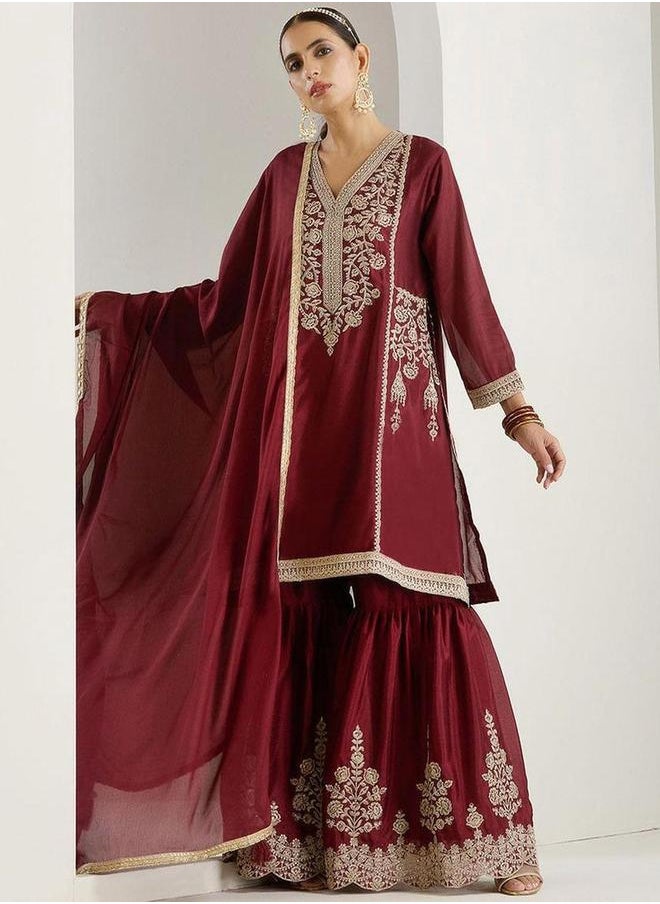 ISHIN Embroidered V-Neck Kurta and Sharara with Dupatta Set by Styli  - Image 3