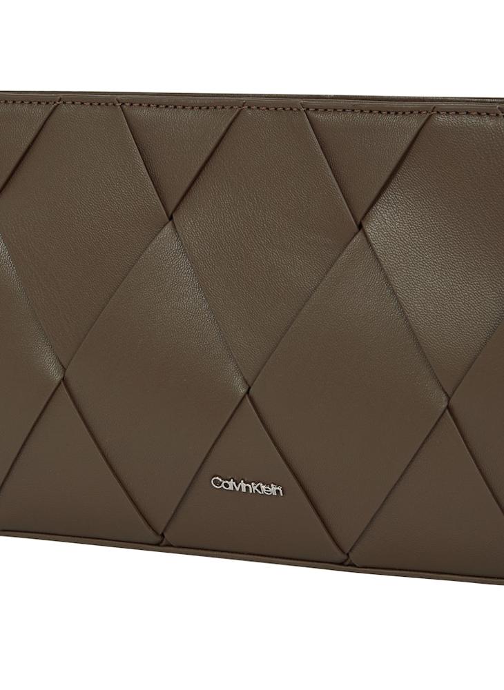 CALVIN KLEIN ELONGATED SHOULDER BAG  - Image 3