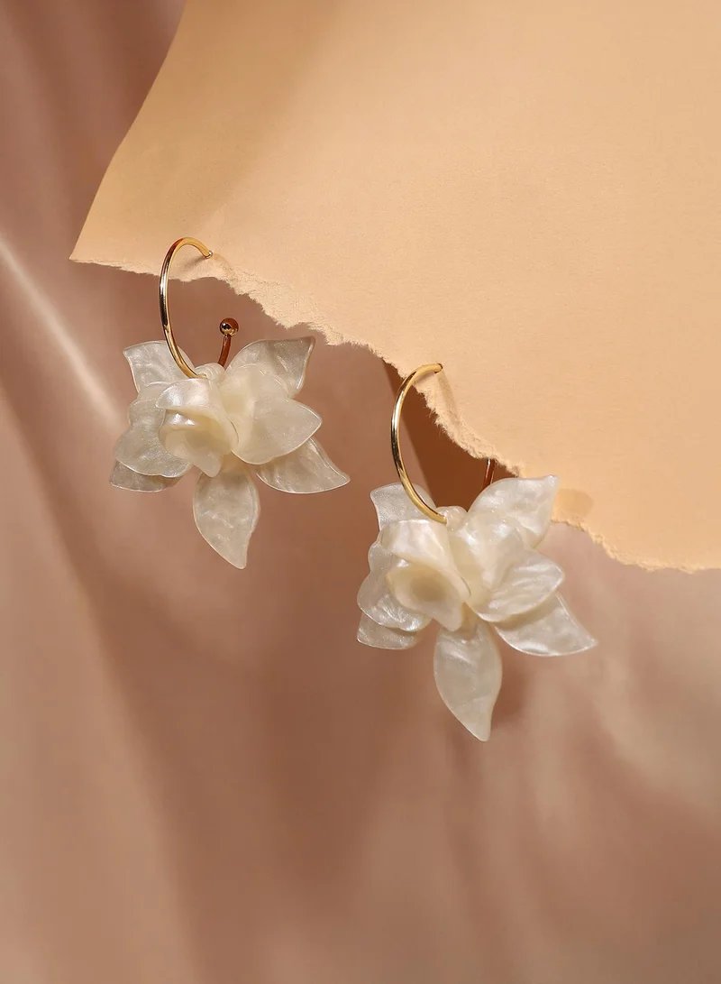 SOHI Women The La-Flora Hoop Earrings | Ivory White & California  Colour | One-Size | Metallic Acrylic & Alloy Material | Push Back Closure | Earrings For Casual & Evening Wear