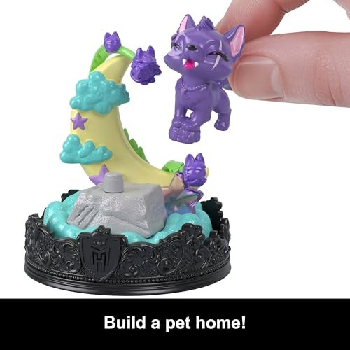 Monster High Pet Keychain with Animal Figures, Bell Jars with Snap and Play Themed Accessories, Buildable Terrariums for On-The-Go Display - Image 4