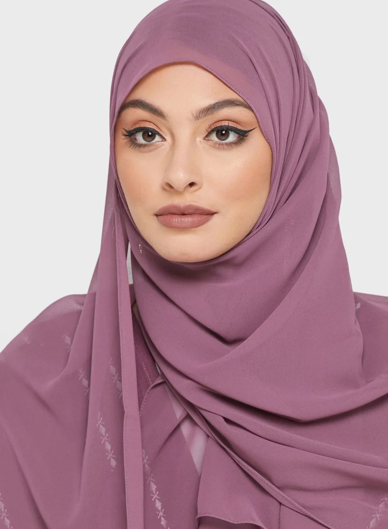 خزانة عباية مزينة بدزرات