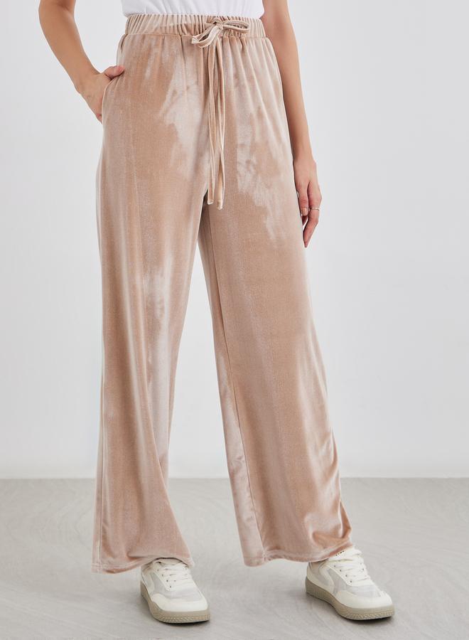 ستايلي بنطلون جوجر فيلفيت بقصة واسعة ورباط - Image 2