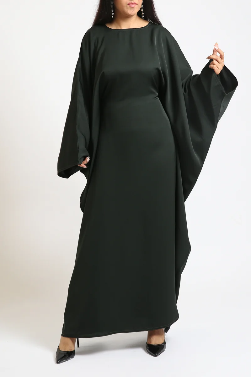 نيكياس عباية الفراشة باللون الأخضر الزجاجي من قماش النيدا بمظهر أنيق.