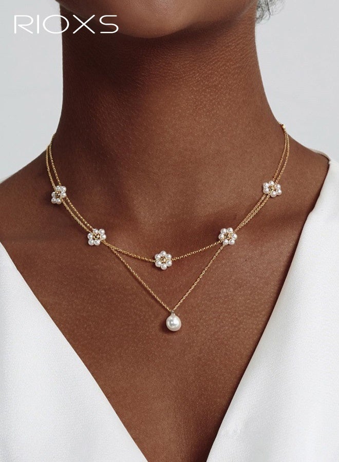 ريوكس طقم قلادات لؤلؤية زهرية للنساء، قلادات لؤلؤية رقيقة مطلية بالذهب عيار 14 قيراط للسيدات، قلادات لؤلؤية أنيقة على شكل زهرة الأقحوان، هدايا قلادات ذهبية، طقم قلادات لؤلؤية بسيطة وعصرية، مجوهرات عصرية للحفلات، حفلات التخرج، المواعيد الغرامية، أعياد الميلاد والمزيد. - Image 2