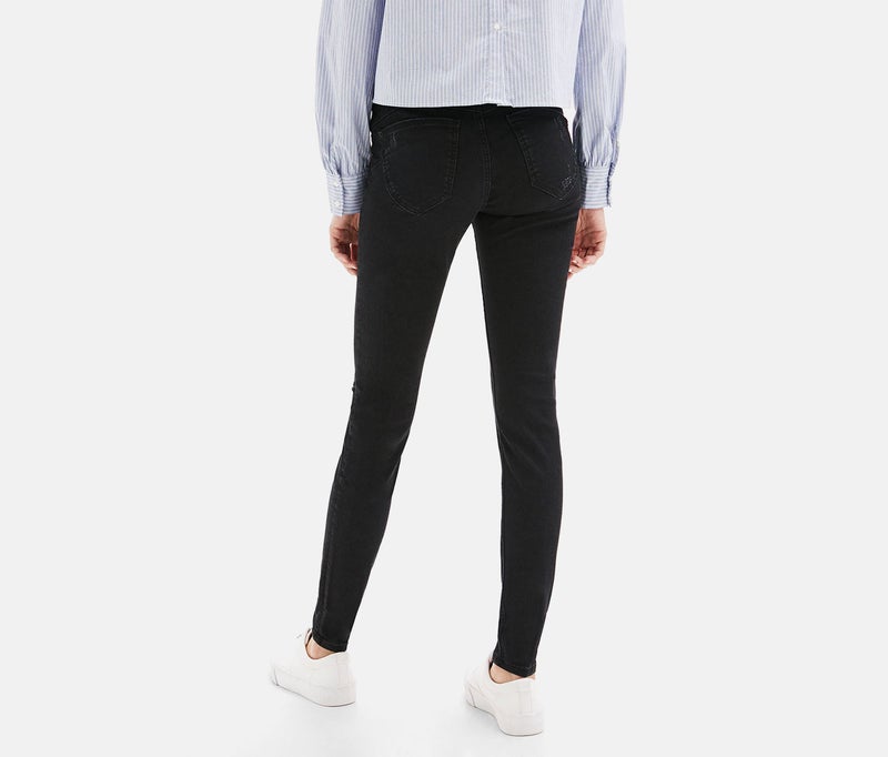 Bershka جينز نسائي ممزق بوش أب، أسود - Image 2