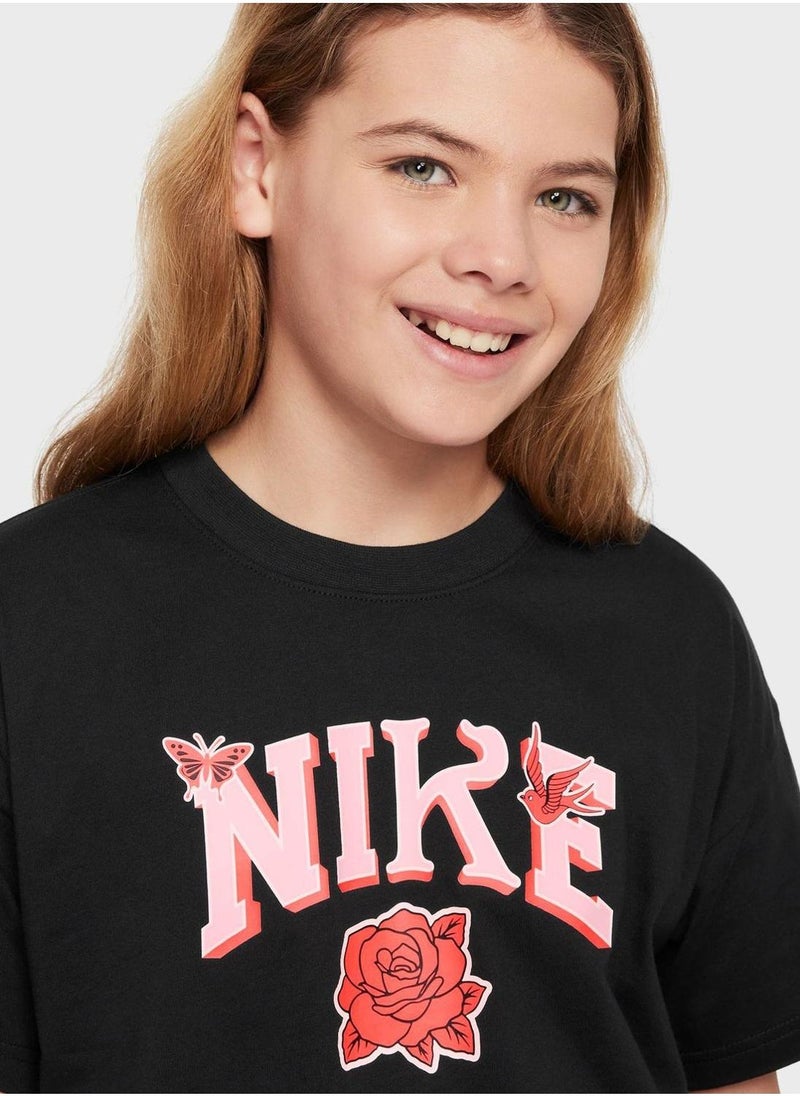 Nike - Youth Nsw Boxy Varsity T-Shirt - Image 1