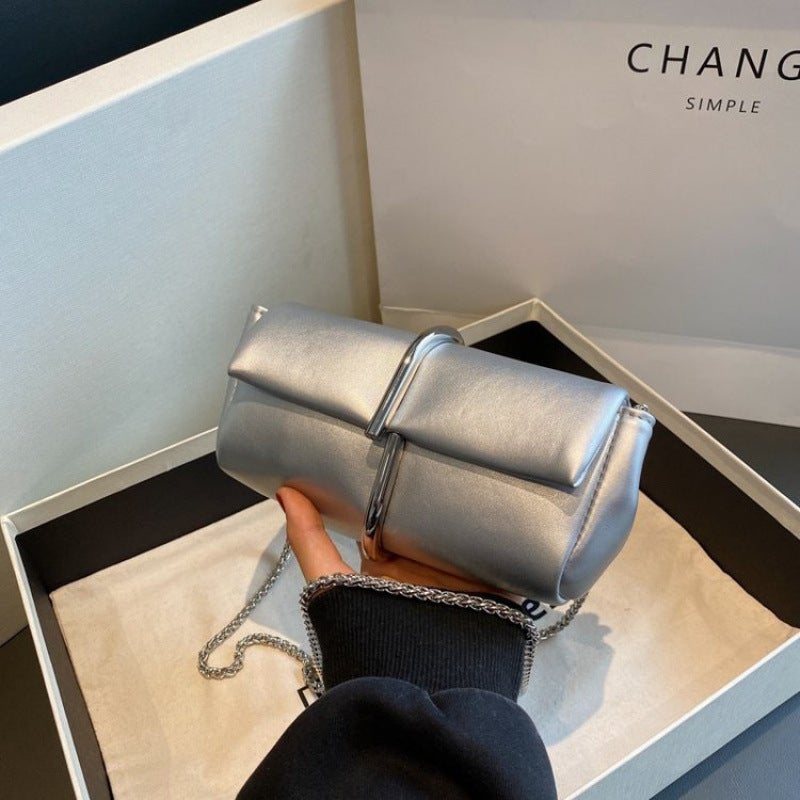 2025 Versatile French Chain White Bag Socialite Exquisite One-Shoulder Niche Underarm Snake Bone Crossbody Bag - Image 4