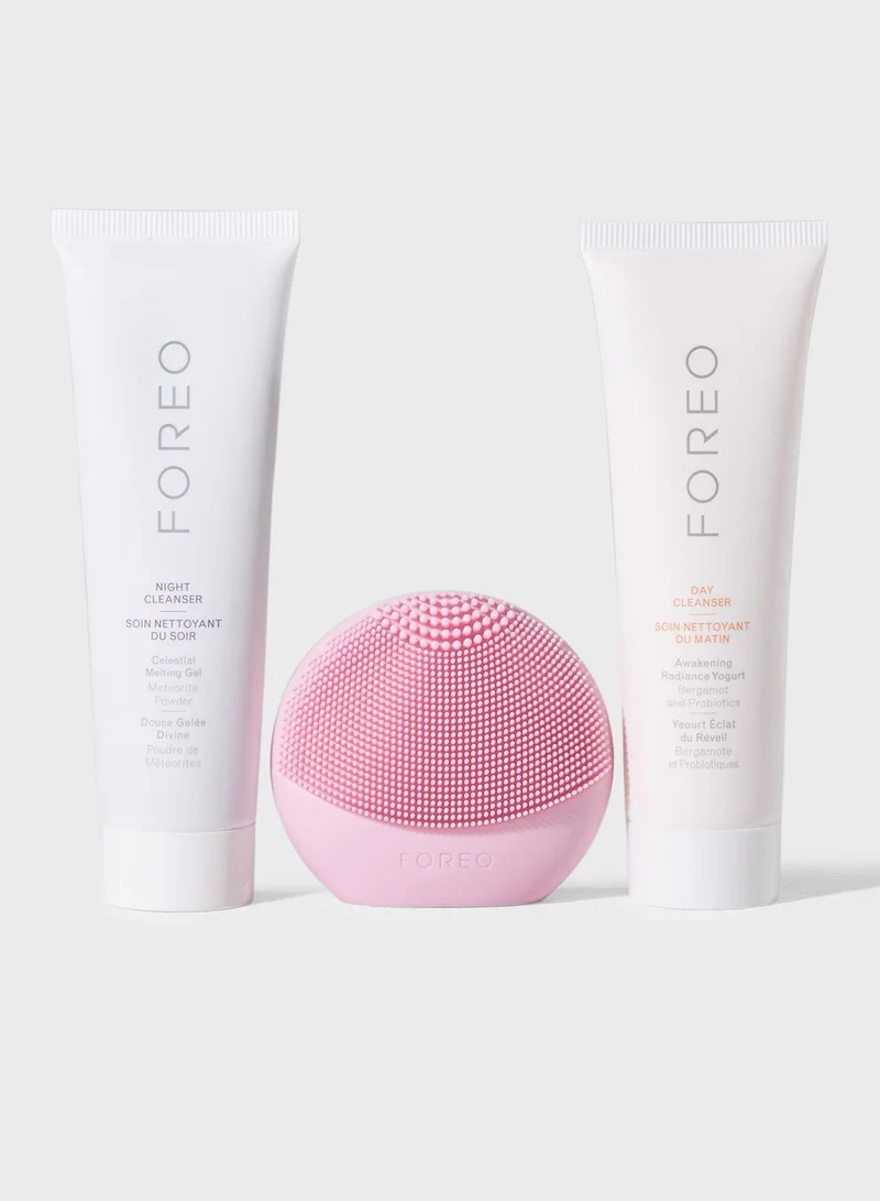 FOREO LUNA play plus bundle worth 420 AED/SAR