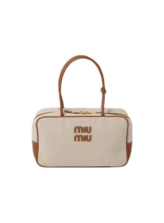 مياو مياو حقيبة يد متوسطة الحجم و حقيبة على الكتف للنساء من علامة  المسمى Beau