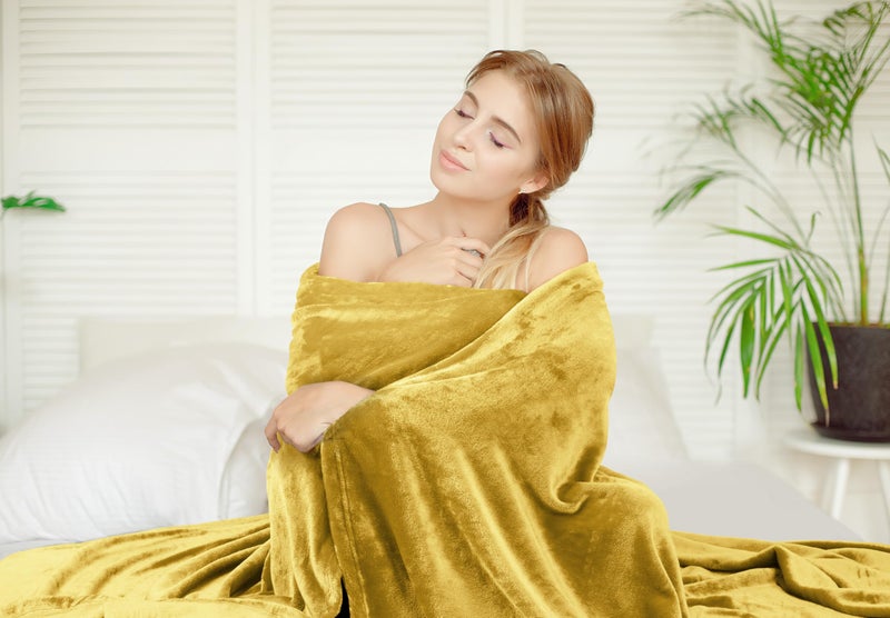 Utopia Bedding Fleece Blanket King Size Gold 300GSM Luxury Fuzzy Soft Anti-Static Microfiber Bed Blanket (90x102 Inch) - Image 4