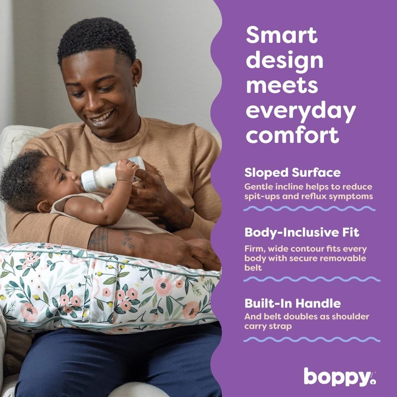 boppy وسادة بوبّي للرضاعة - وسادة زجاجة ووسادة للرضاعة لتقليل القيء وأعراض الارتجاع، مع فتحة شاملة للجسم وحزام، معتمدة من تحالف سلامة الأطفال - زهور حديقة وردية - Image 3