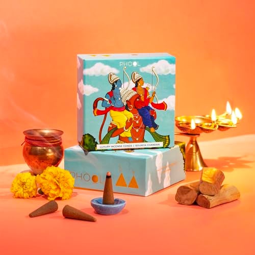 PHOOL LUXURY INCENSE بخور فخامة PHOOL - مخروط بخور أيوديا - عطر سومان تشاندان | حزمة خاصة للعبادة مع الزهور المقدمة في معابد أيوديا | عبوة تحتوي على 40 مخروط بخور | بدون فحم ومواد كيميائية | حامل بخور مجاني داخل العبوة - Image 1