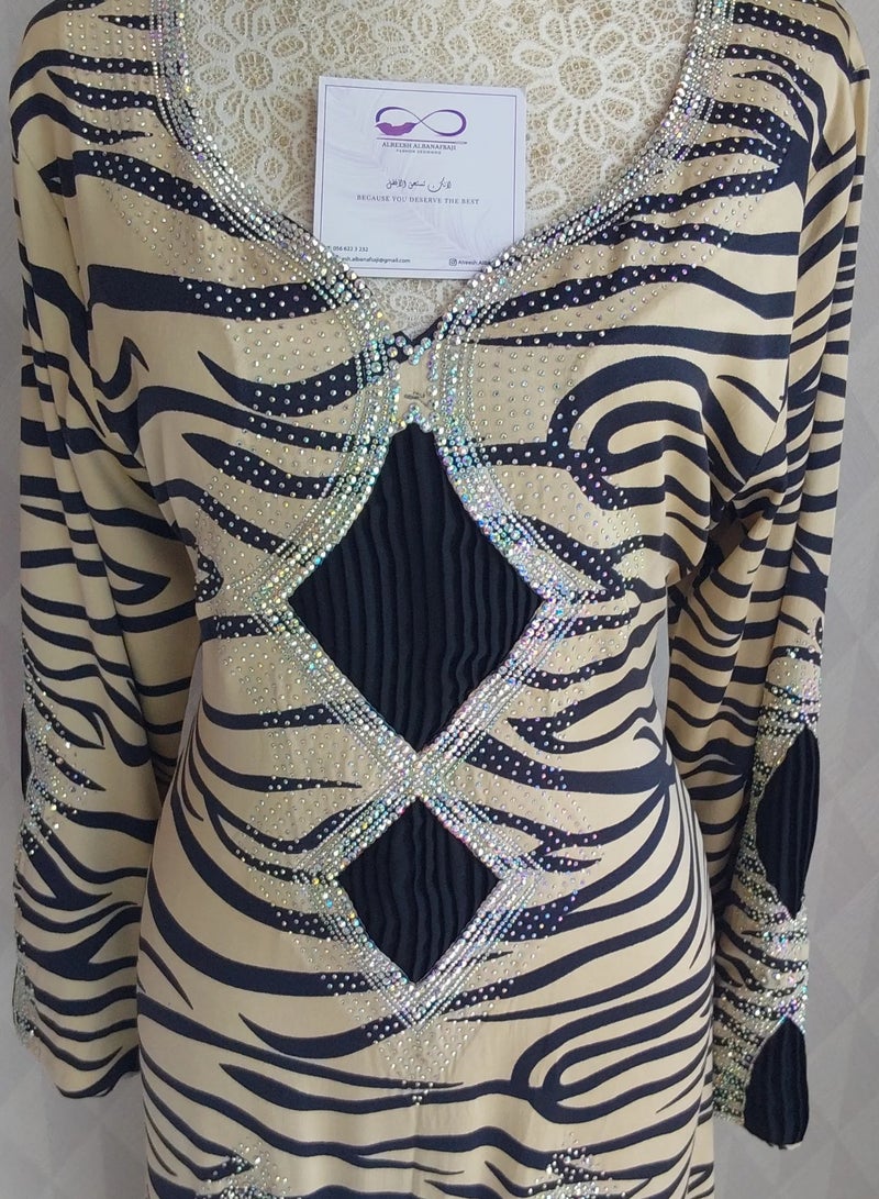 الريش البنفسجي  ALREESH 25 MUKHAWER GULF EMBROIDERY WITH HIS OWN HANDS READY-MADE JALABIYA - Image 2