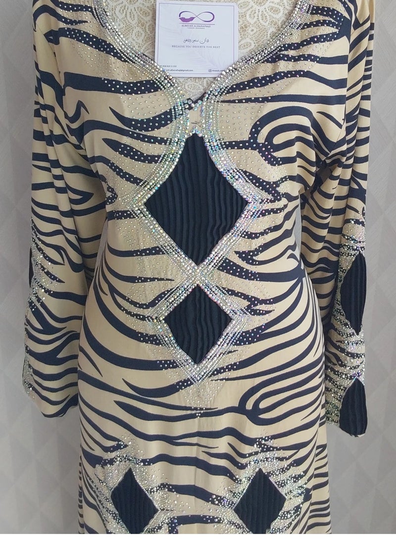 الريش البنفسجي  ALREESH 25 MUKHAWER GULF EMBROIDERY WITH HIS OWN HANDS READY-MADE JALABIYA - Image 1