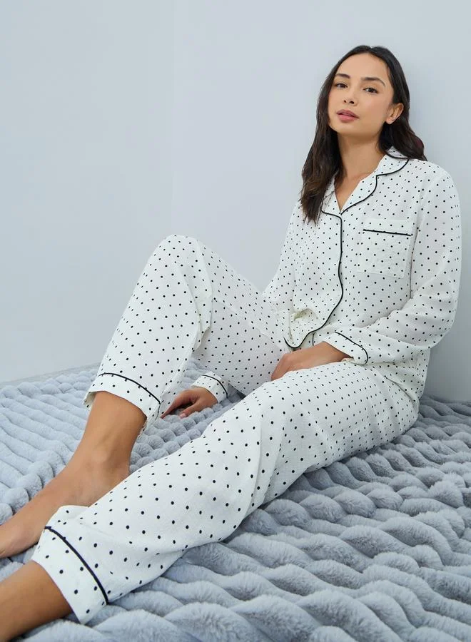 تايك تو طقم بيجاما من بنطال وبلوزة مطوية بتفاصيل أنابيب وطبعة منقطة