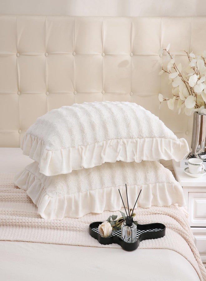 Bedbay أغطية وسائد مخملية بيضاء من الفرو الصناعي من Bedbay، أغطية وسائد قياسية مكشكشة، أغطية وسائد ناعمة ورقيقة، طقم أغطية وسائد كوين لشخصين، أغطية وسائد من فرو الأرانب، أغطية وسائد فقاعية للفتيات والمراهقات والبالغات - أبيض، كوين - Image 2