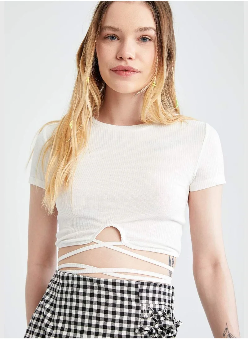 ديفاكتو Fitted Short Sleeve Crop Top