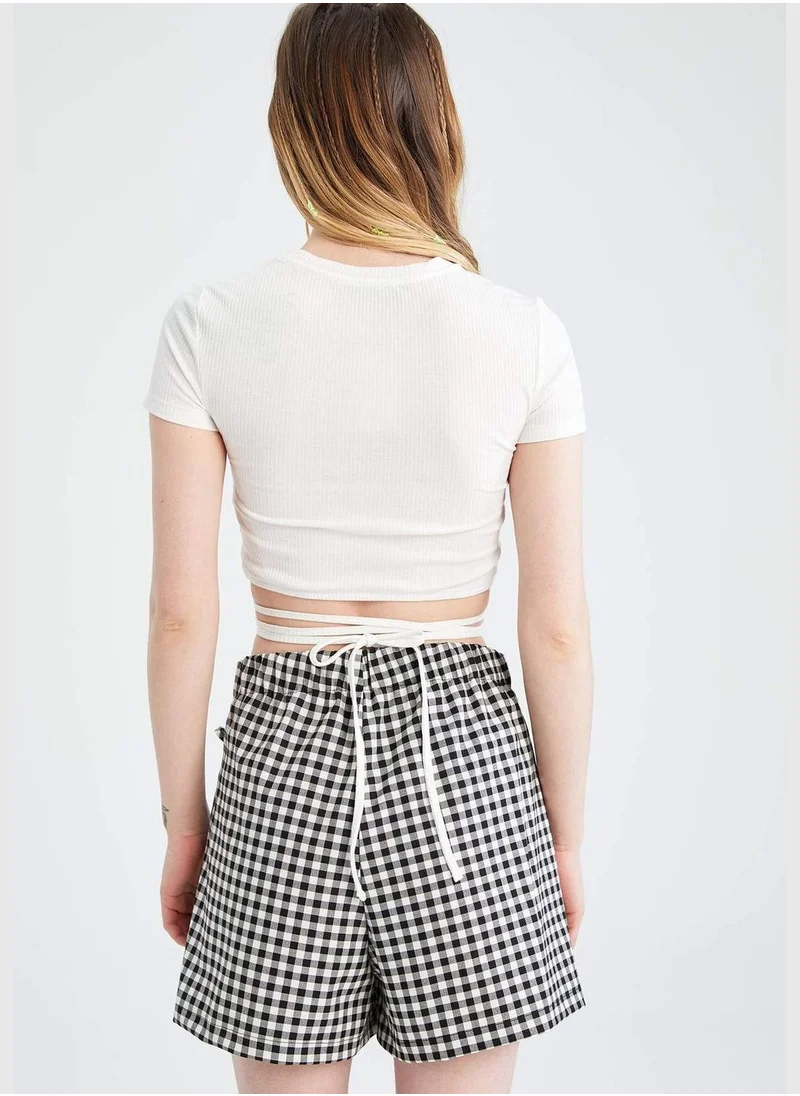 ديفاكتو Fitted Short Sleeve Crop Top