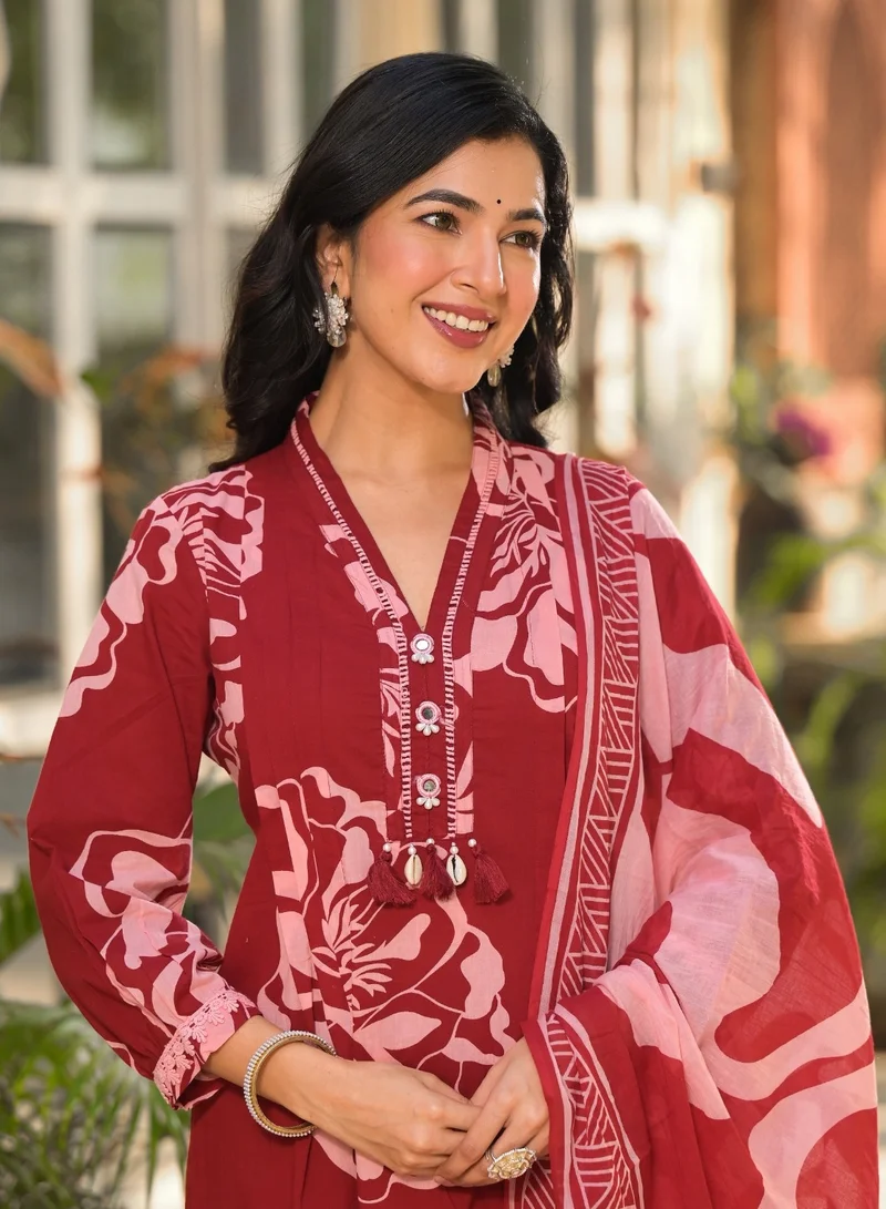 باناش برييا طقم كورتا بالازو قطني نقي باللون الأحمر | أزياء هندية تقليدية للنساء | سالوار كاميـز كورتـي تقليدي مع بالازو | طقم كورتـا قطني جاهز للارتداء