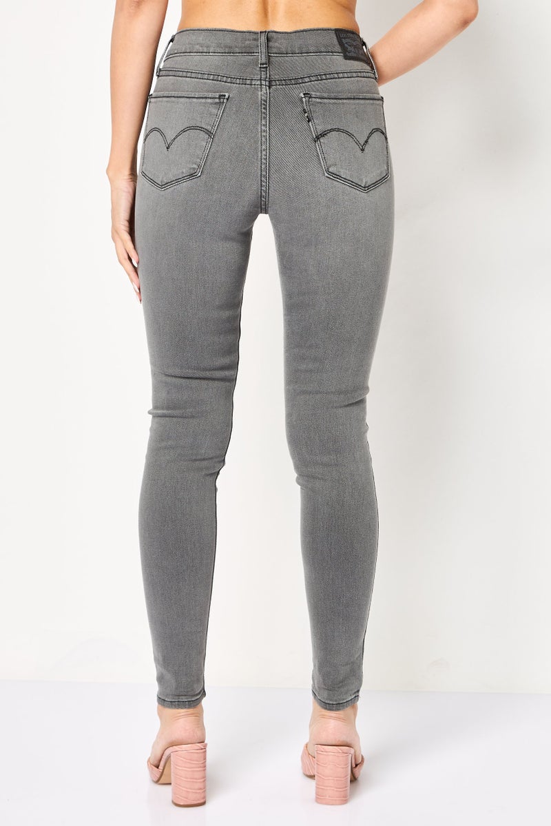 Levi's جينز نسائي سوبر سكينى مغسول وقابل للتمدد، رمادي - Image 4