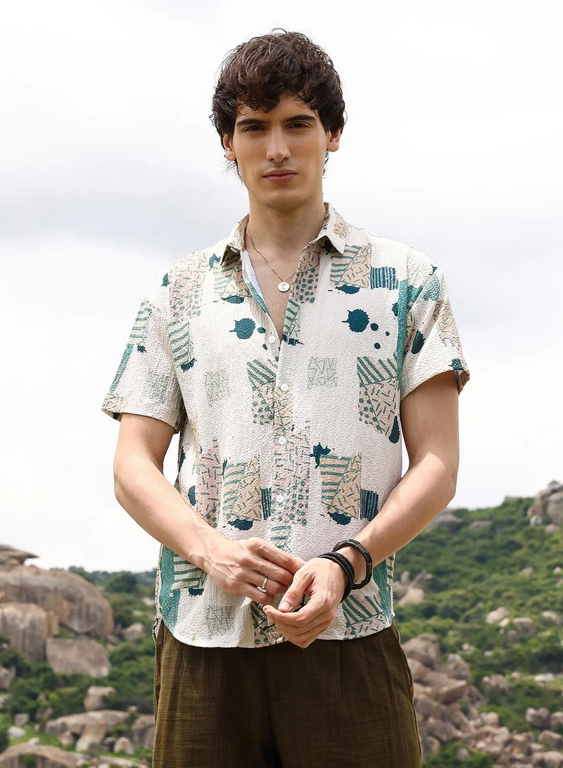 Campus Sutra Men's Forest Green & Bone Beige Abstract Seersucker Shirt For Casual Wear | Spread Collar | Short Sleeve | Button Closure | Shirt Crafted With Comfort Fit For Everyday Wear