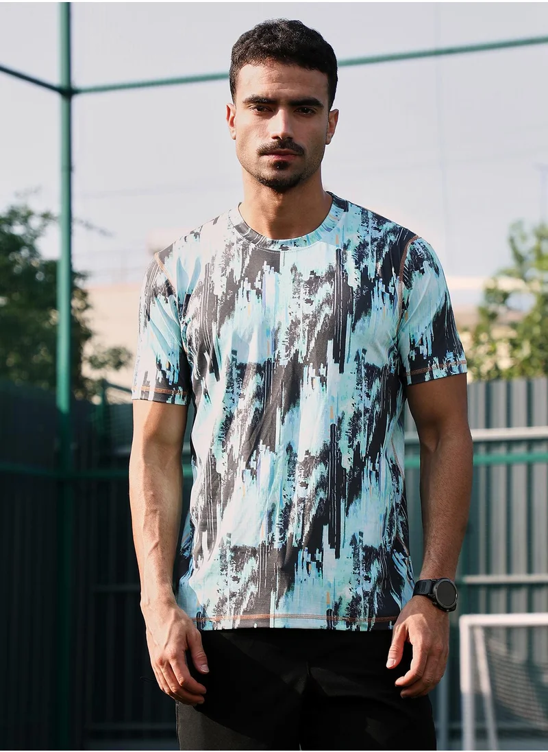كامبوس سوترا Campus Sutra Men's Baby Blue & Charcoal Black Abstract-Brush Activewear T-Shirt For Casual Wear | Crew Neck | Short Sleeves | Jersey T-Shirt Crafted With Comfort Fit For Everyday Wear