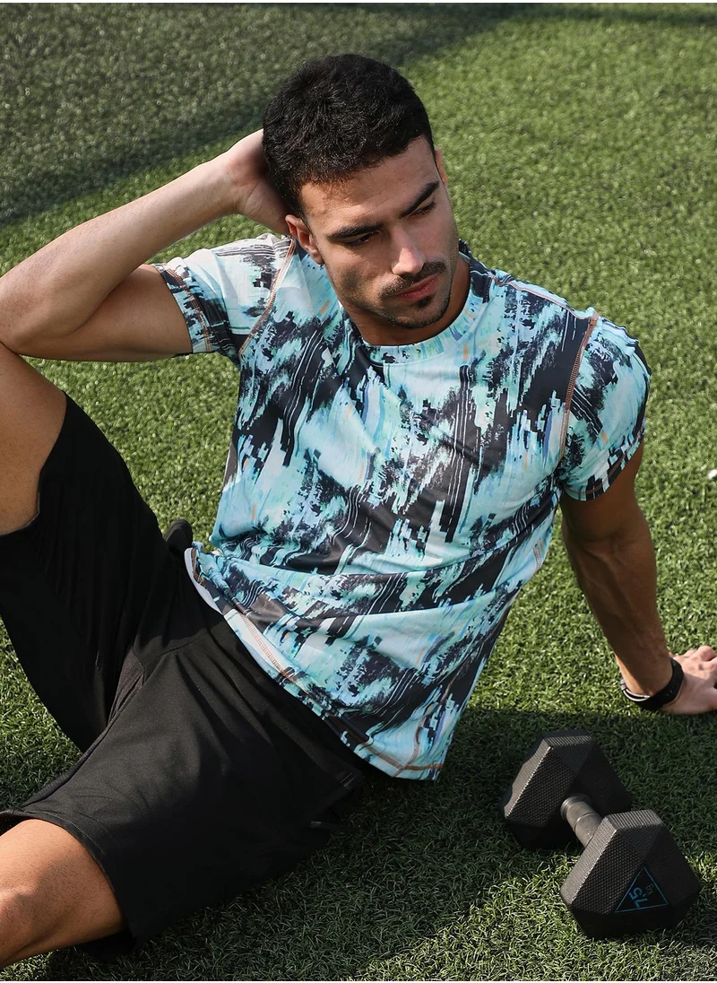 كامبوس سوترا Campus Sutra Men's Baby Blue & Charcoal Black Abstract-Brush Activewear T-Shirt For Casual Wear | Crew Neck | Short Sleeves | Jersey T-Shirt Crafted With Comfort Fit For Everyday Wear